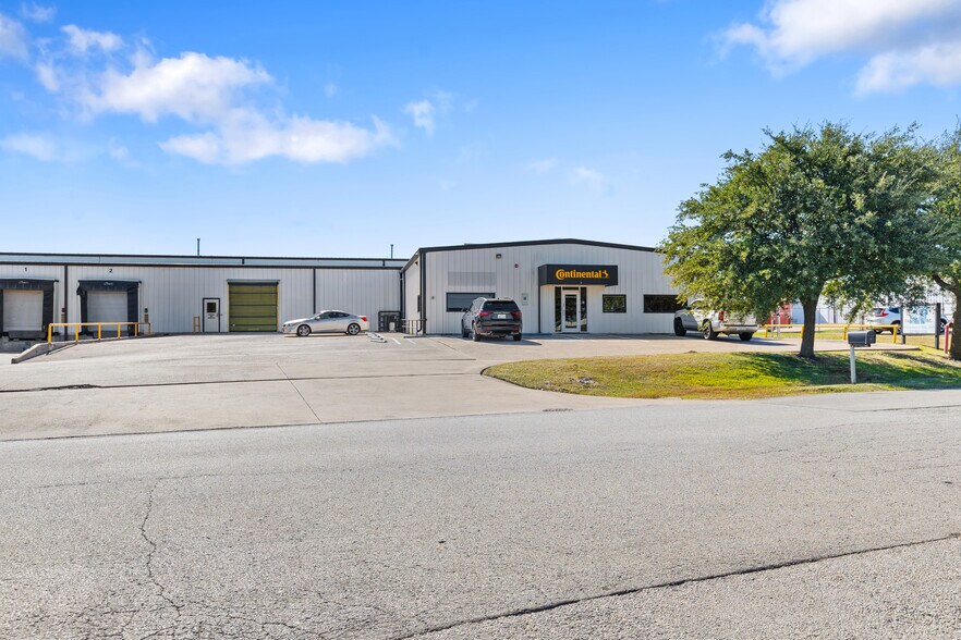 More Photos Of 1120 Commercial Blvd N, Arlington Warehouse For Sale