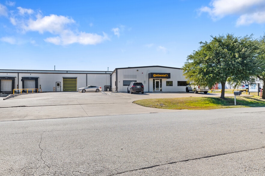 More Photos Of 1120 Commercial Blvd N, Arlington Warehouse For Lease