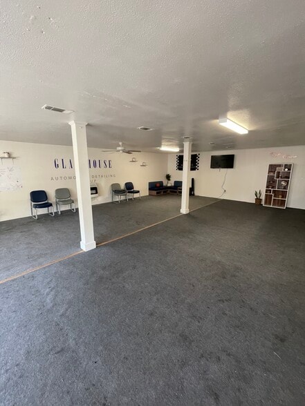 More Photos Of 6401 W Tennessee St, Tallahassee Warehouse For Lease
