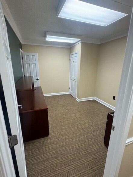 More Photos Of 1011 Grove Rd, Greenville Medical For Sale