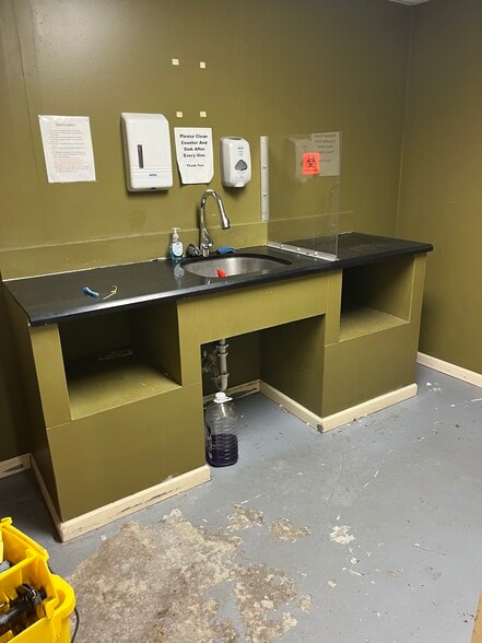 More Photos Of 1921 Savannah Hwy, Charleston Storefront Retail Office For Lease