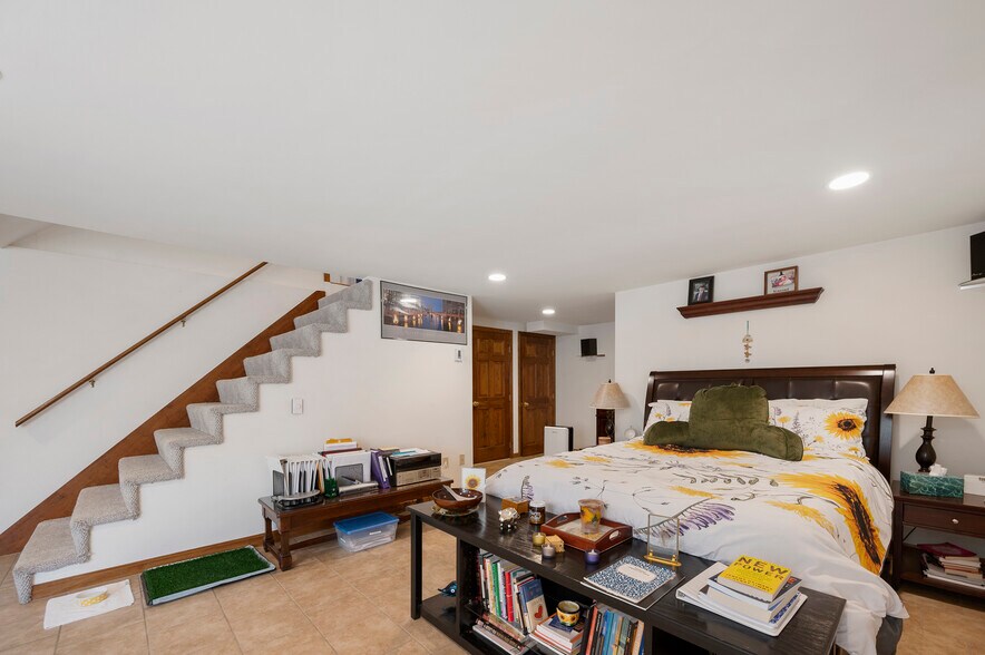 More Photos Of 46 Statue Way, Portsmouth Multifamily For Sale