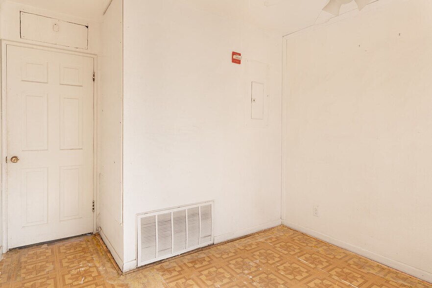 More Photos Of 104 E 5th St, Brady Office Residential For Sale