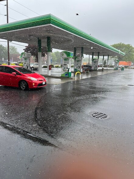 More Photos Of 1127 Broadway, Farmingdale Service Station For Sale