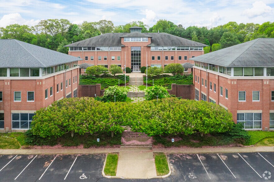 More Photos Of 300 Centerville Rd, Warwick Medical For Lease
