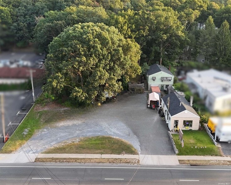 More Photos Of 950 W Jericho Tpke, Smithtown Storefront Retail Office For Sale