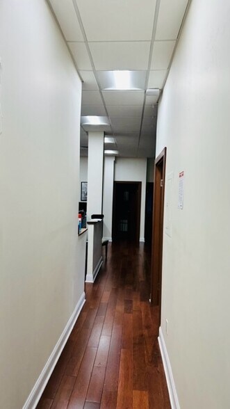 More Photos Of 1527 Franklin Ave, Mineola Office For Lease