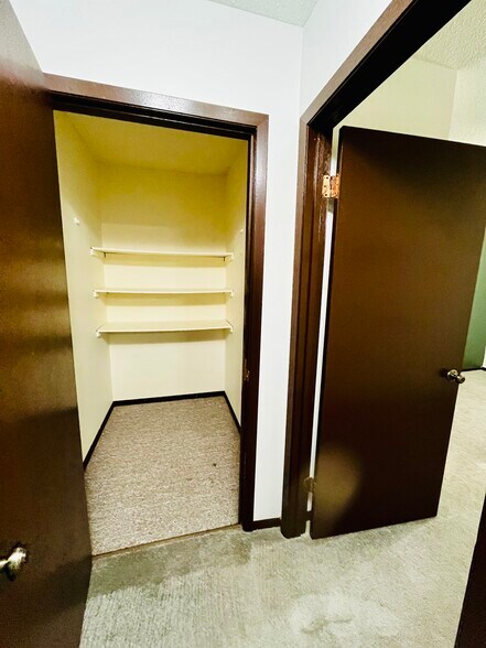 More Photos Of 1015-1021 Walnut St, Yankton Apartments For Sale