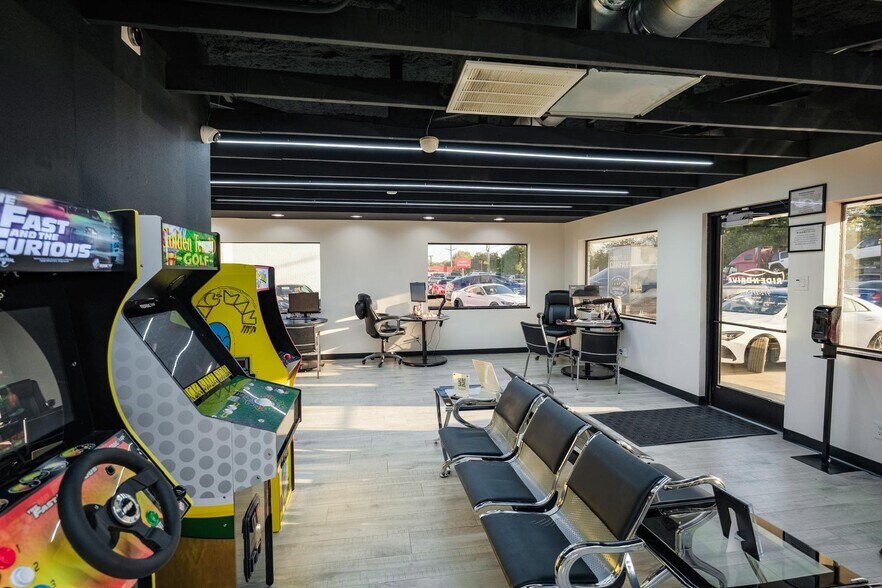 More Photos Of 4106-4122 O'Banion Rd, Garland Auto Dealership For Sale