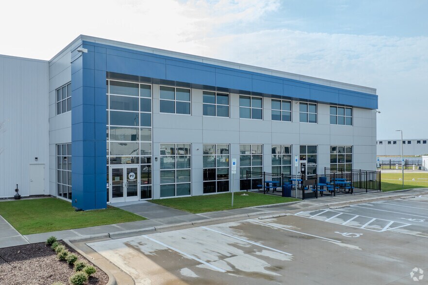 More Photos Of 298 N Corporate Dr, Wilmington Refrigeration Cold Storage For Lease