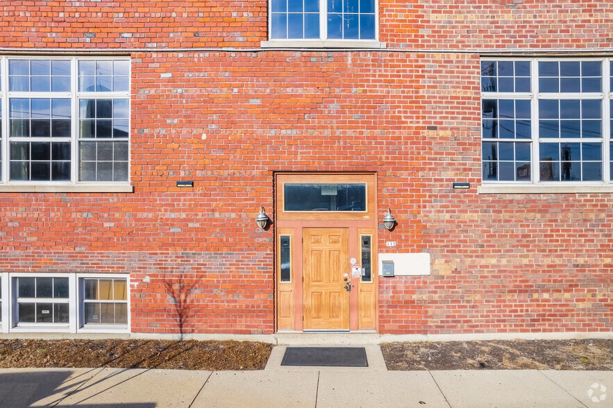 More Photos Of 120 E Mineral St, Milwaukee Office For Sale