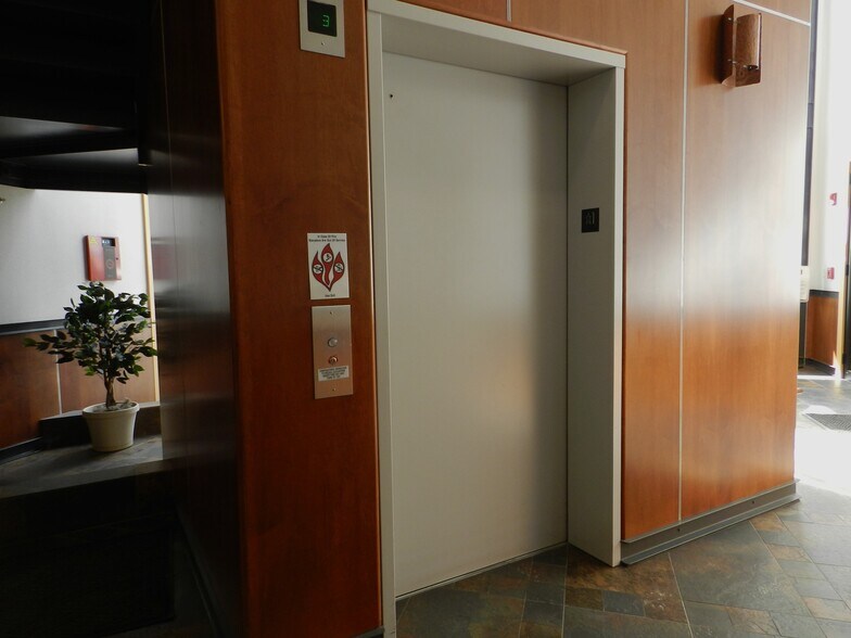 More Photos Of 1404 Hawk Pky, Montrose Medical For Lease