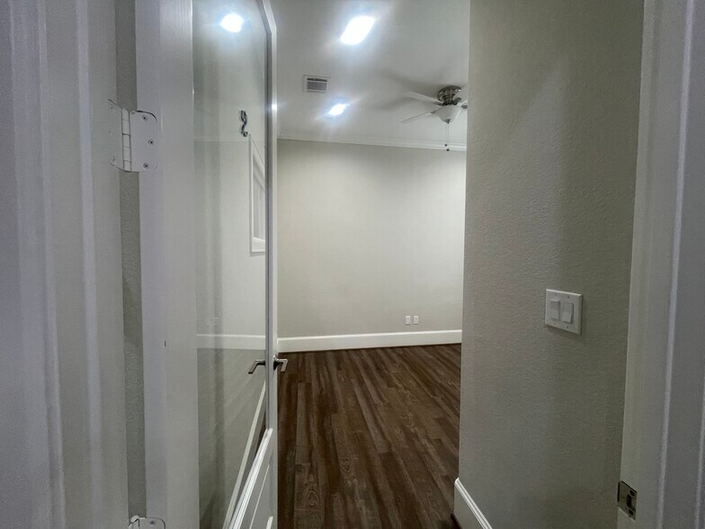 More Photos Of 12246 Queenston Blvd, Houston Medical For Sale