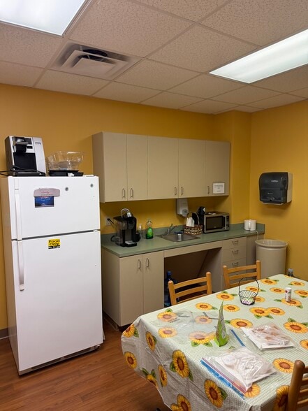 More Photos Of 1400 Westgate Center Dr, Winston-Salem Medical For Lease