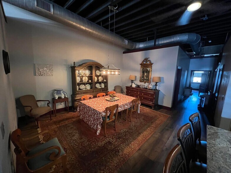 More Photos Of 119 E 5th St, Bonham Restaurant For Sale