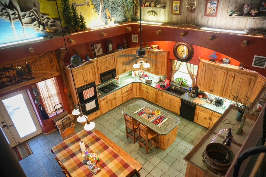 More Photos Of 1122 Douglas Ave, Beaver Hotel For Sale