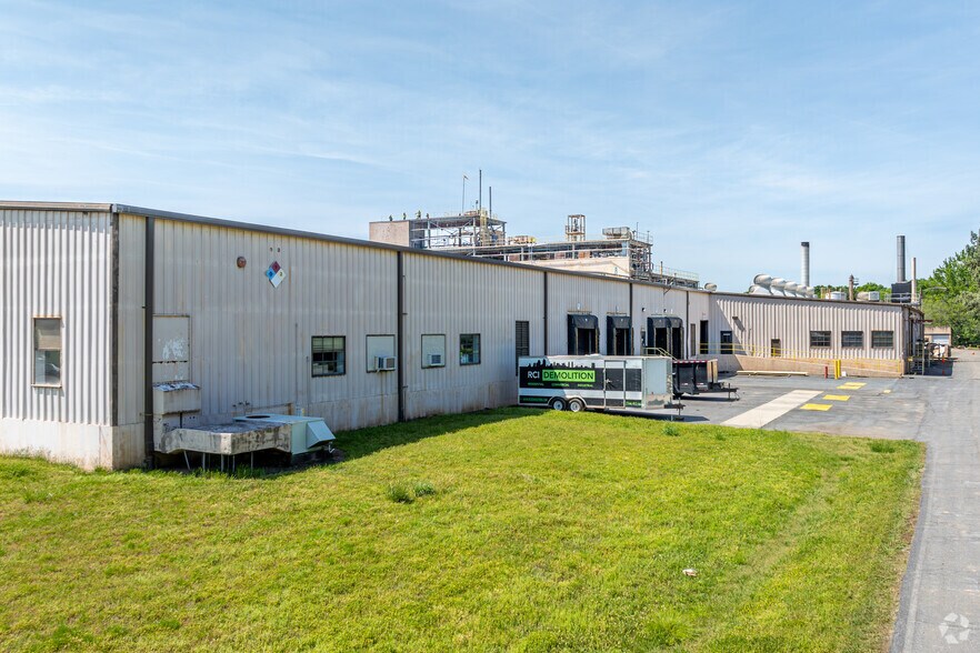 More Photos Of 3300 Westinghouse Blvd, Charlotte Manufacturing For Lease