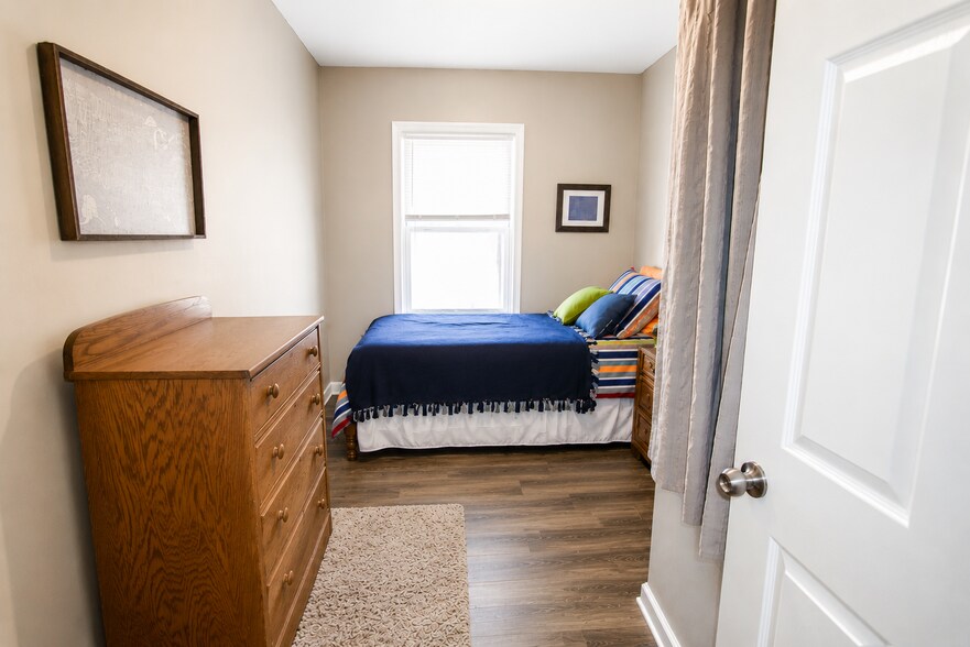 More Photos Of 25 Maynard Ct, Pontiac Apartments For Sale