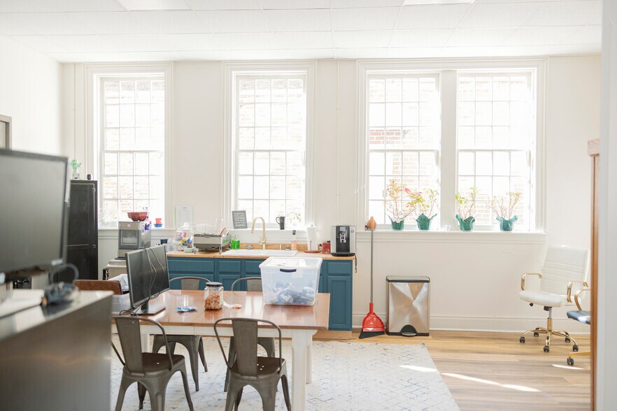 More Photos Of 119 Ridley Ave, Lagrange Office For Sale