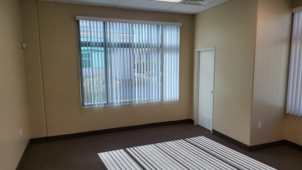 More Photos Of 7381 Prairie Falcon Rd, Las Vegas Medical For Lease
