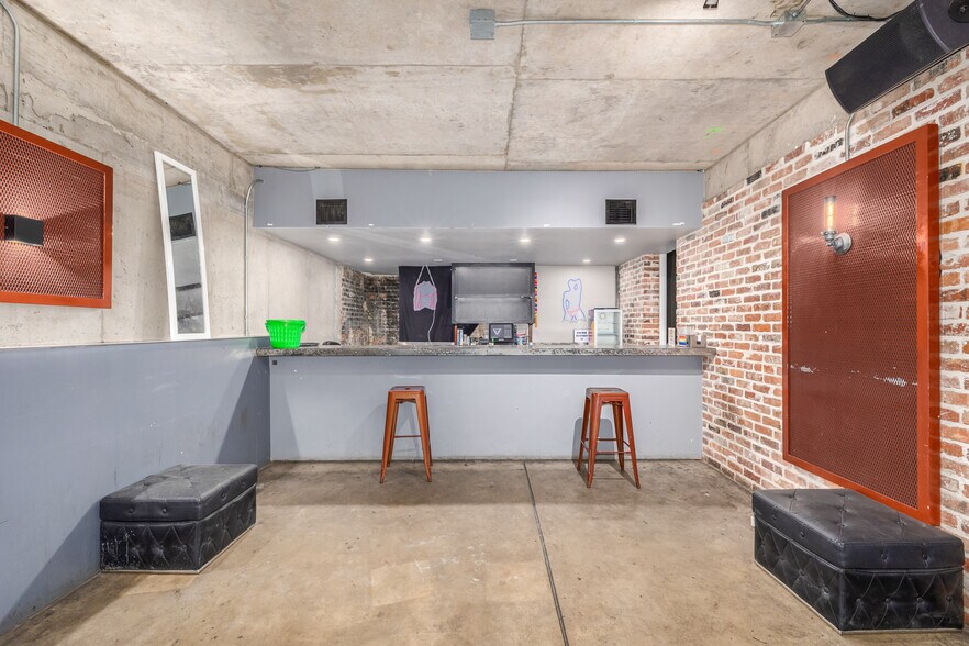 More Photos Of 2036-2046 Broadway, Denver Restaurant For Sale