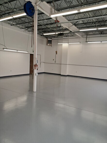 More Photos Of 7191 Arapahoe Rd, Boulder Warehouse For Lease