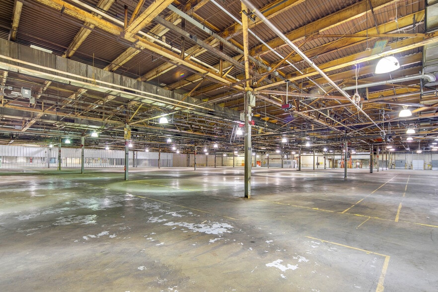 More Photos Of 3036 Gillespie St, Fayetteville Manufacturing For Lease