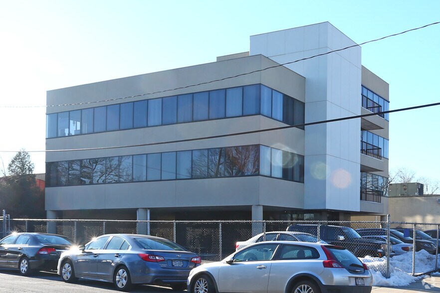 Primary Photo Of 59-07 175th Pl, Fresh Meadows Medical For Lease