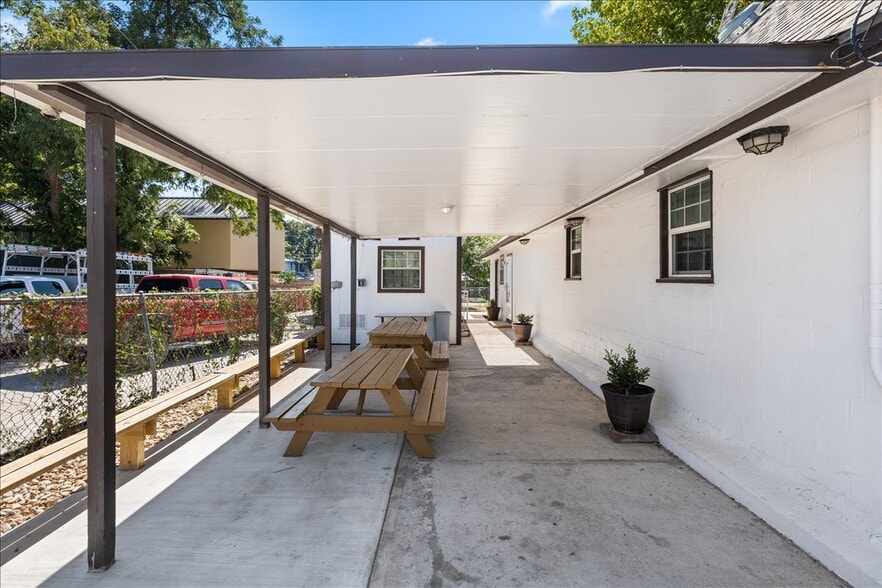 More Photos Of 2607 E 5th St, Austin Religious Facility For Sale