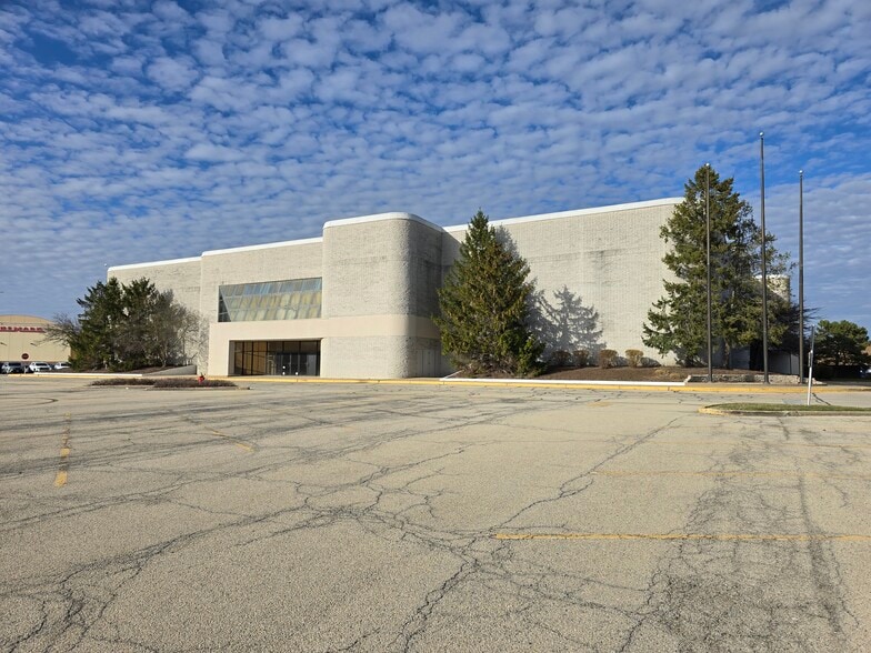 More Photos Of 3340 Mall Loop Dr, Joliet Department Store For Sale