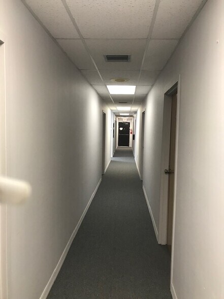 More Photos Of 1703 W Colonial Dr, Orlando Office For Lease