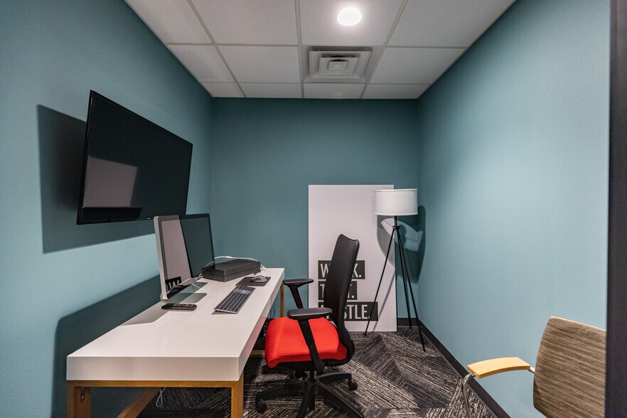 More Photos Of 402-404 E 4th St, Waterloo Office Residential For Sale
