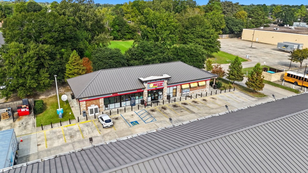 More Photos Of 2330 O'Neal Ln, Baton Rouge Convenience Store For Sale