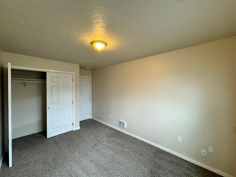 More Photos Of 308-318 W 3rd St, Cheney Apartments For Sale