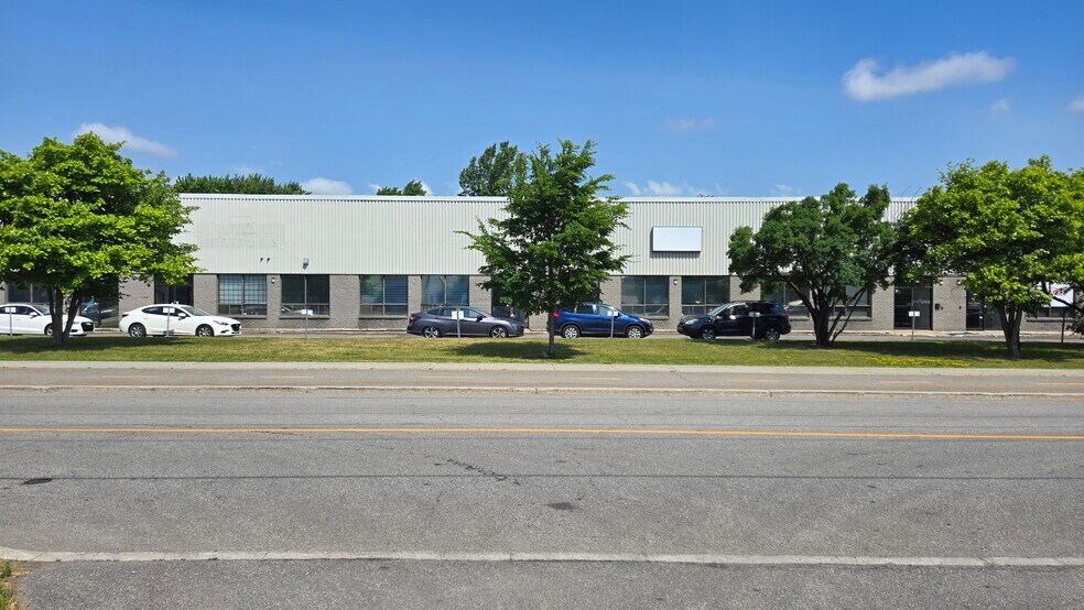 More Photos Of 167-189 Ave Labrosse, Dollard-des-Ormeaux Warehouse For Lease