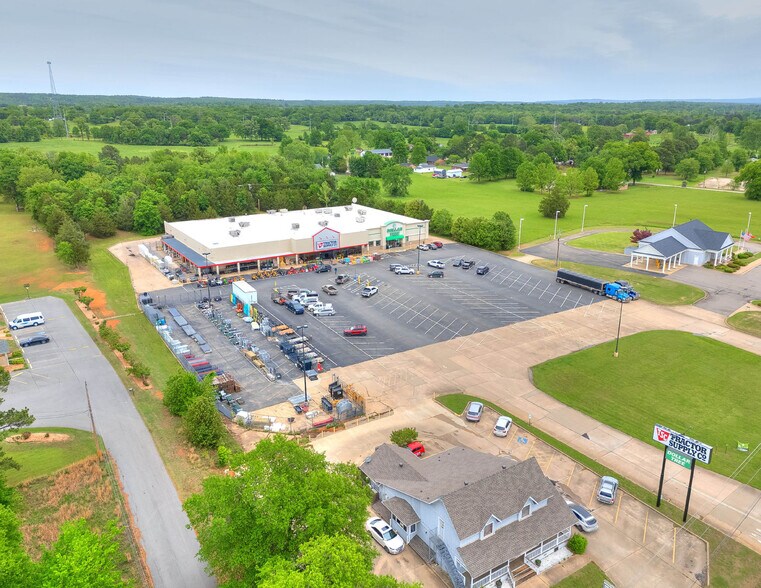 More Photos Of 1555 E Main St, Booneville Freestanding For Sale