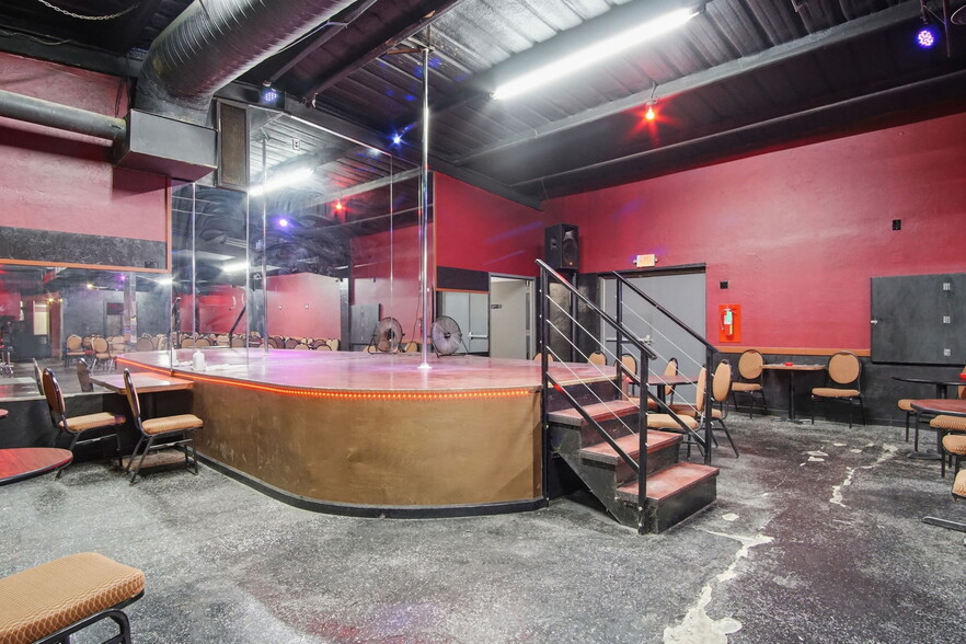 More Photos Of 1900 SE 59th Dr, Oklahoma City Bar For Sale