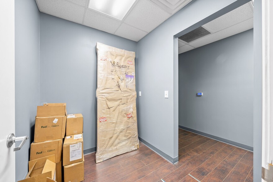 More Photos Of 112 Center Ct, Clarksville Office Residential For Sale