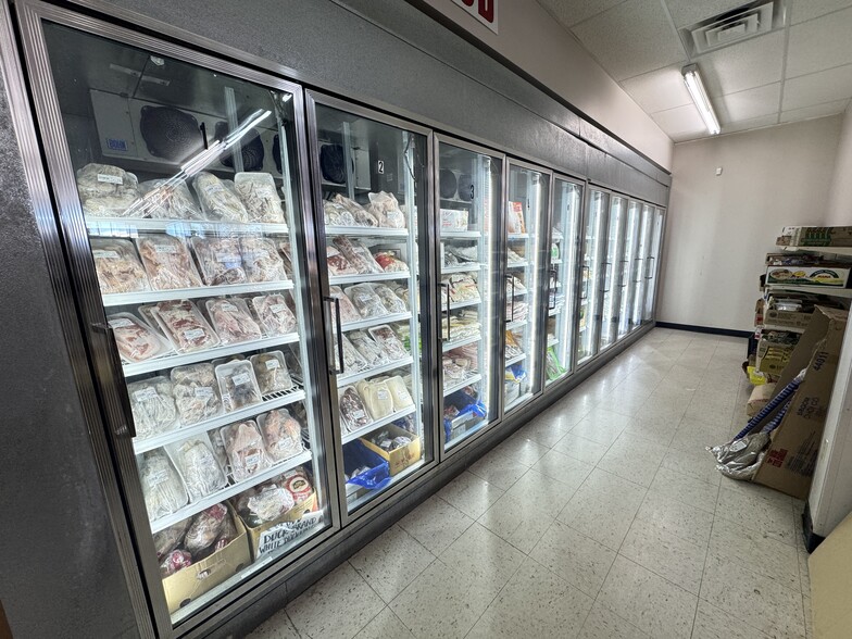 More Photos Of 1101 N McCord Rd, Toledo Storefront For Lease