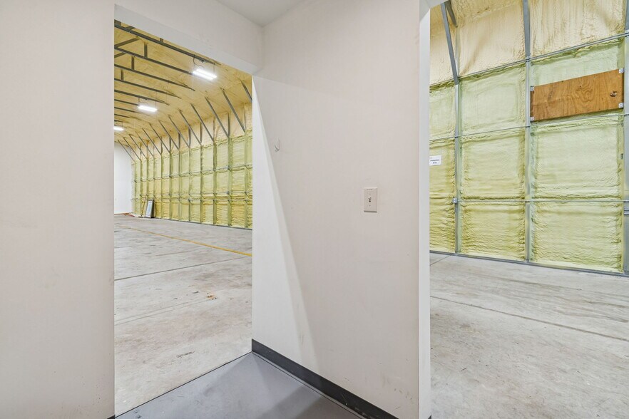 More Photos Of 2820 N 34th St, Tampa Warehouse For Lease