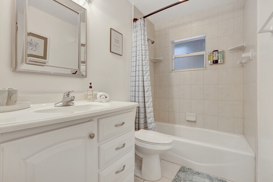 More Photos Of 1505 Coral Ave, Vero Beach Apartments For Sale