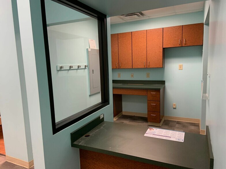 More Photos Of 509 Olde Waterford Way, Leland Office For Lease
