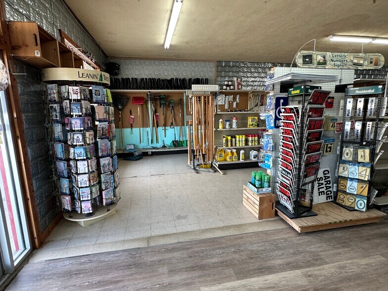 More Photos Of 1308 Simmons Ave, Jourdanton Garden Center For Sale