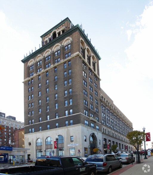 More Photos Of 30 E Beau St, Washington Office For Lease