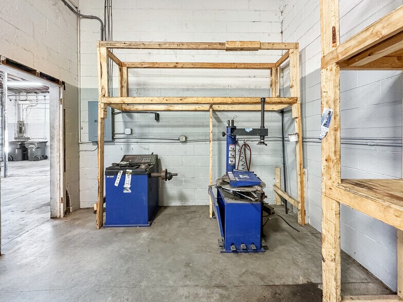 More Photos Of 811 W Constance Rd, Suffolk Flex For Sale