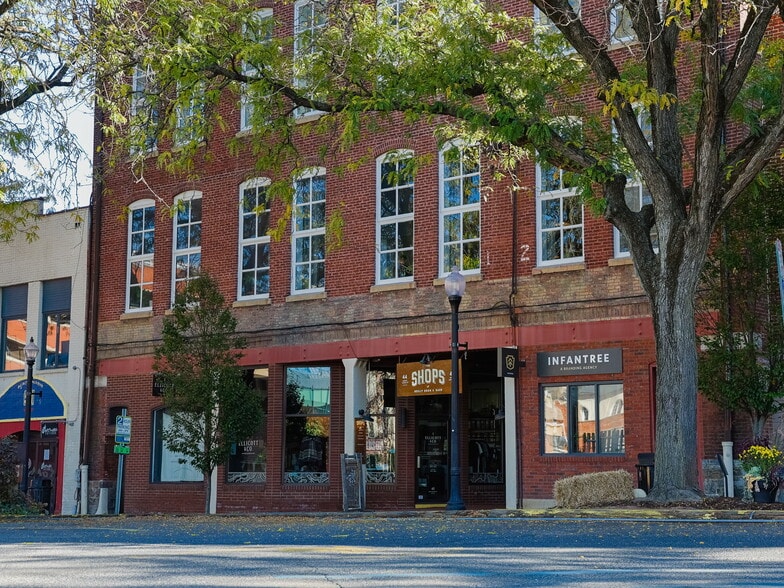 More Photos Of 44 N Queen St, Lancaster Apartments For Lease
