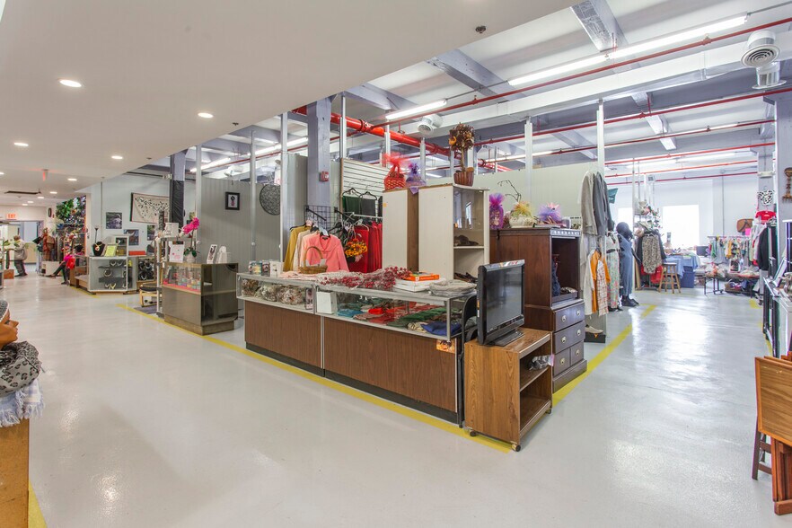 More Photos Of 2300 W 4th St, Chester Light Distribution For Lease