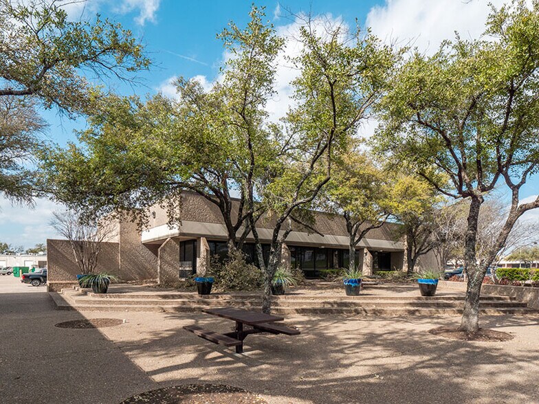 More Photos Of 2111 Braker Ln, Austin Unknown For Lease