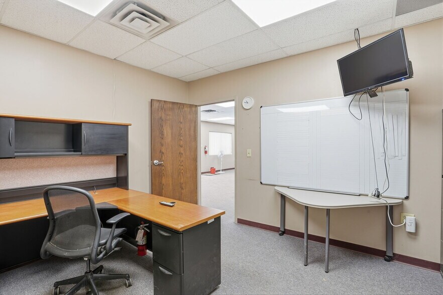 More Photos Of 237 Curtis St, Delaware Warehouse For Sale