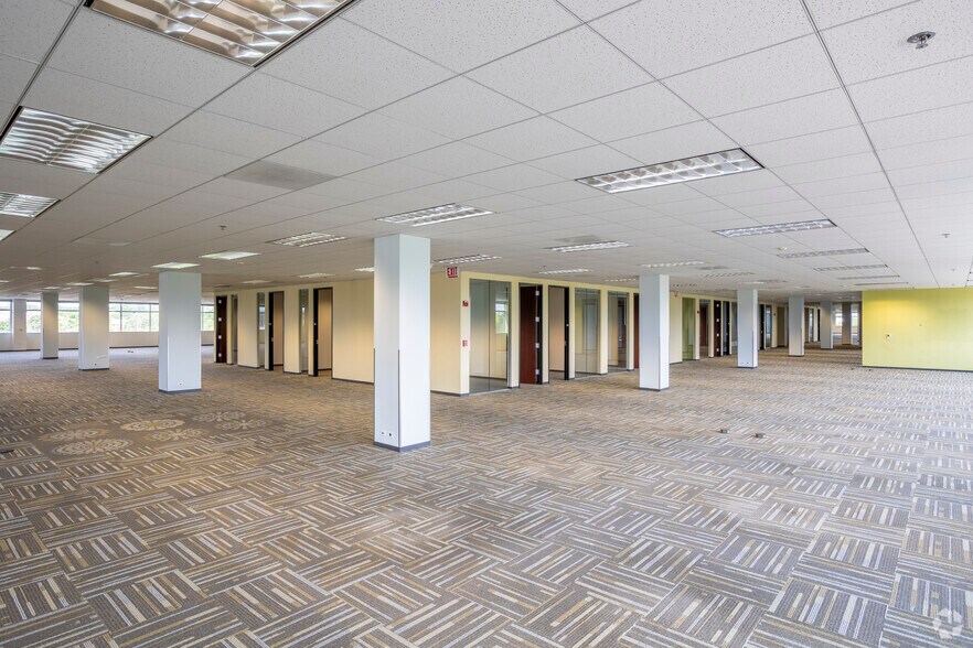 More Photos Of 955 American Ln, Schaumburg Office For Lease